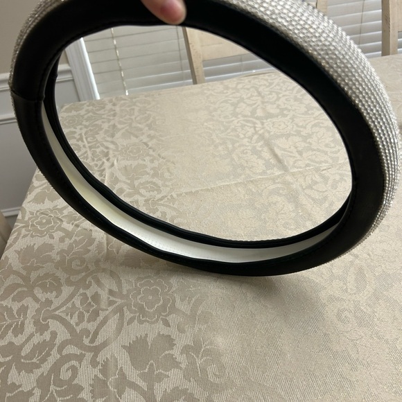 Rhinestone steering wheel cover - Picture 4 of 6